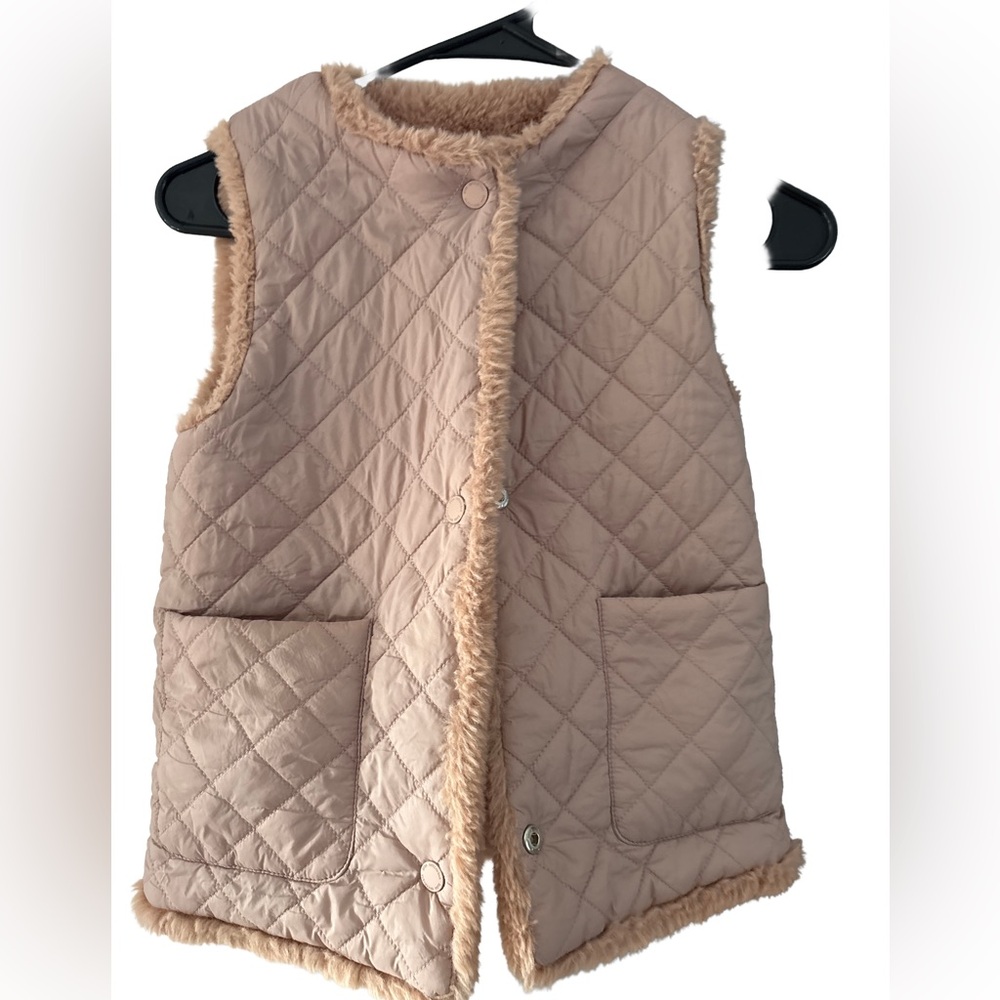 Zara
Reversible faux fur (teddy) vest